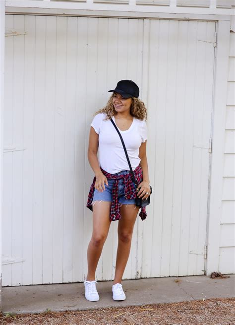 black denim shorts outfit ideas